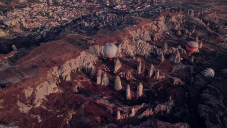 Aerial-view-of-Cappadocia's-fairy-chimneys-and-hot-air-balloons