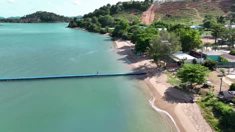 Drone-shot-of-a-beach-in-Phuket,-Thailand