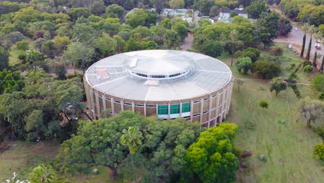 El-Diseño-Del-Edificio-Es-único-Y-Llama-La-Atención-De-Quien-Lo-Ve