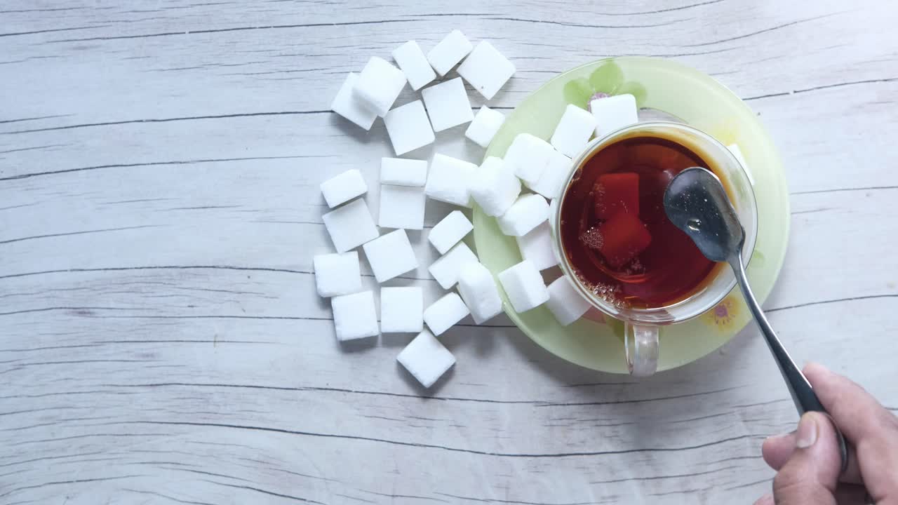 설탕이 들어있는 차