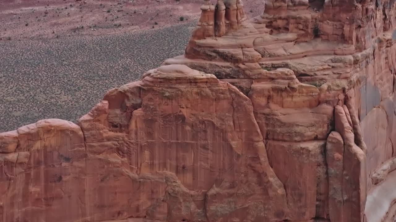Valle di Moab nello Utah che mostra formazioni di roccia rossa durante il giorno