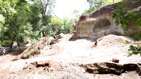 Cielo-De-La-Aldea-Al-Aire-Libre-Hermoso-Paisaje-De-La-Aldea-Del-Bosque-Del-Paisaje-Aéreo---Fotografía-Aérea-Del-Bosque-Rural-Kenia---Controlador-Inalámbrico-De-Drones-Quadcopter