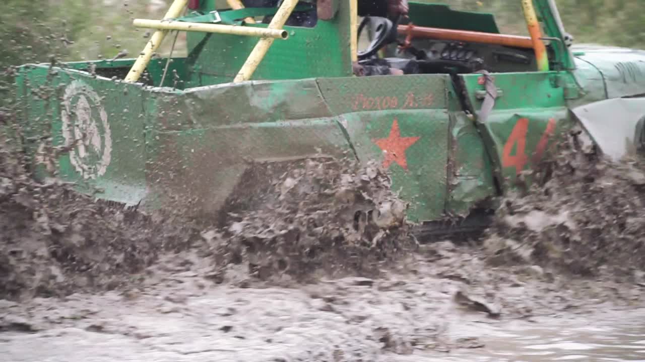 carreras fuera de carretera de barro