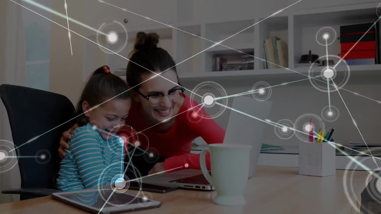 red de conexiones contra la mujer y la hija usando computadora portátil