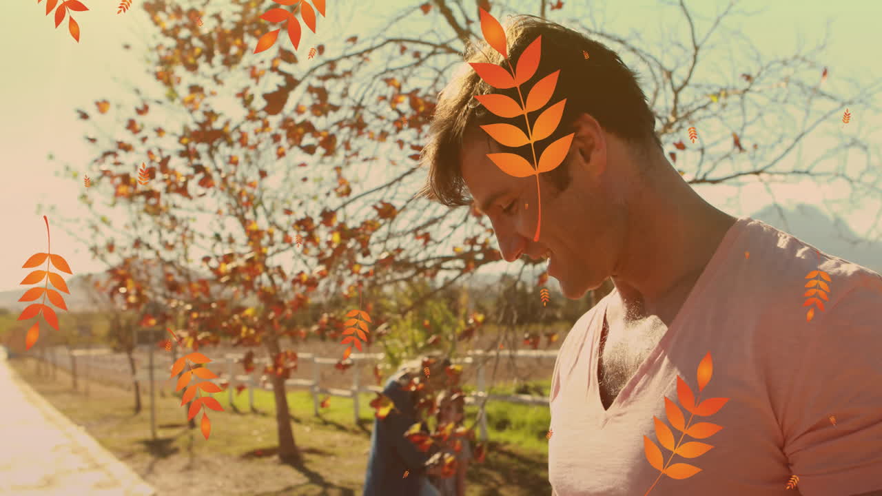 밖에서 행복한 백인 가족 위에 오렌지 잎이 떨어지는 애니메이션