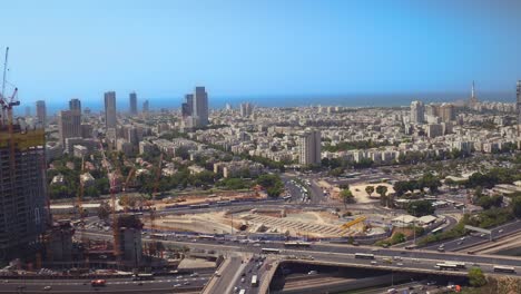 por encima de la concurrida ciudad de tel aviv hacia la playa