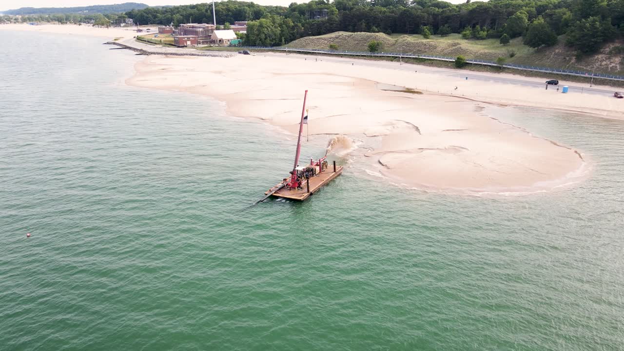 rotación alrededor de una barcaza de arena en el verano de 2022