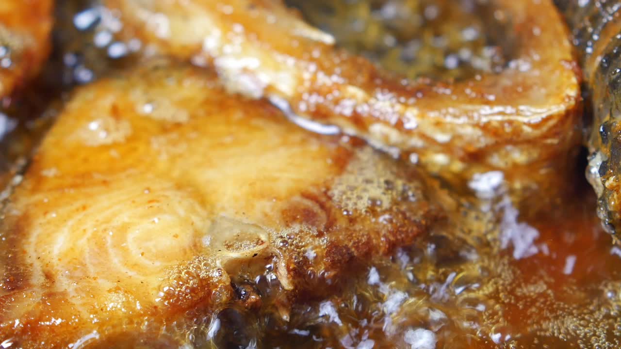 뜨거운 기름 에 긴 물고기