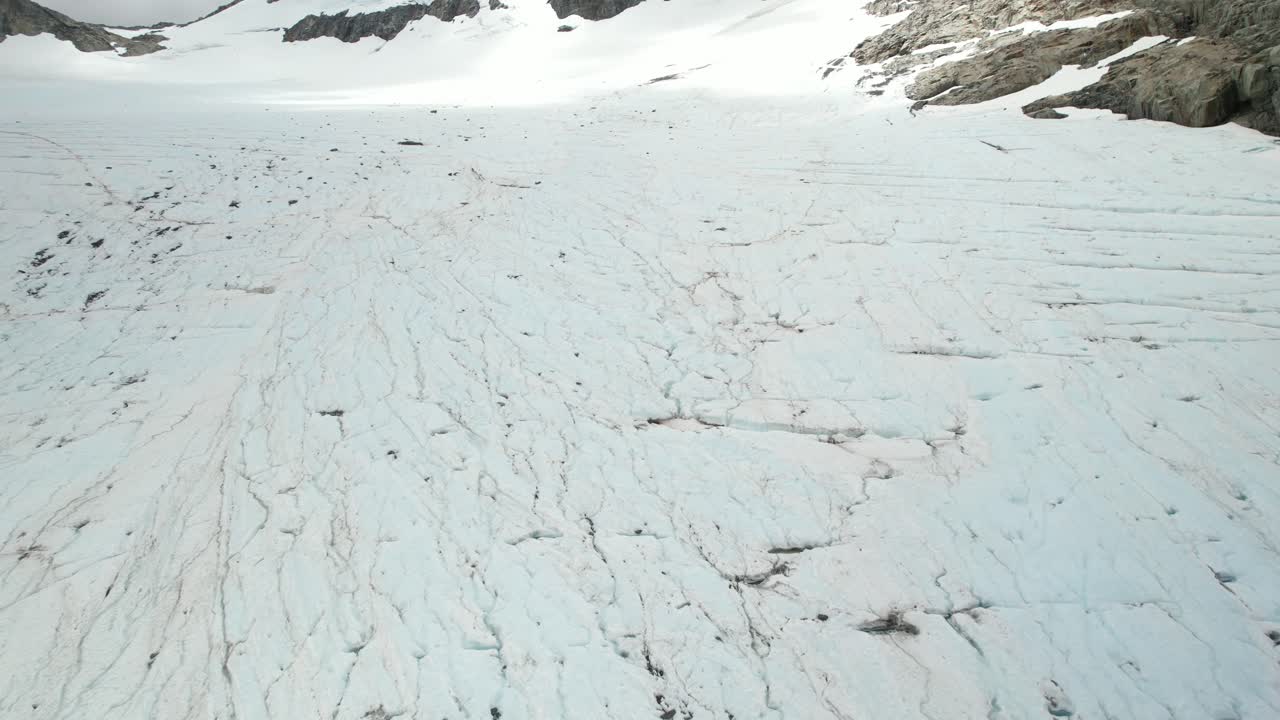 drone flyover majestuoso glaciar del monte brewster, famoso lugar de senderismo en nueva zelanda