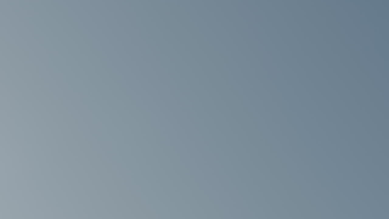 천천히 움직이는 크리켓 공이 하늘을 가로질러 활을 는 광범위한