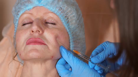 procedimiento de inyección facial