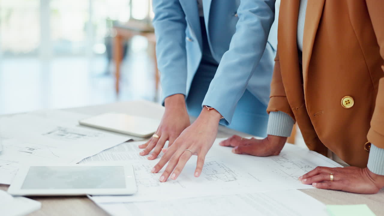 손, 태블릿 및 청사진