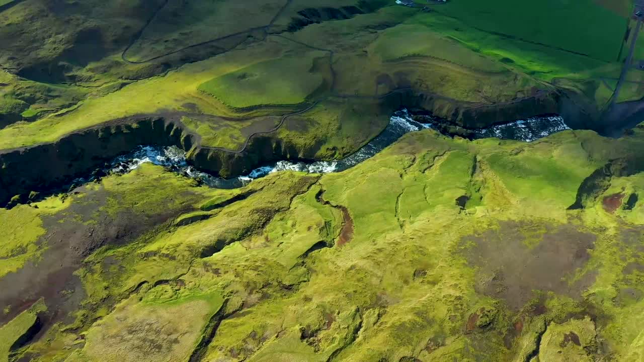 Discovering the beauty of Iceland's green landscapes and rivers