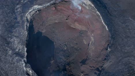 High-aerial-view-of-volcanic-lava-lake-in-Fagradalsfjall,-drone-flies-backwards-towards-crater-fissure-cone-volcano,-Reykjanes-Peninsula,-Iceland,-sunny-day