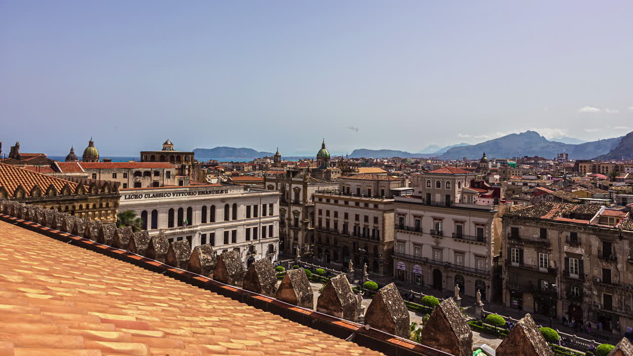 Vista della città dal tetto della Cattedrale di Palermo.