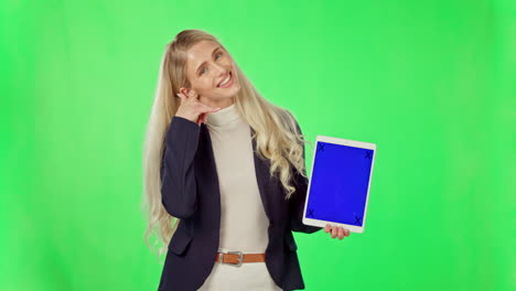 mujer de negocios, tableta y apuntando al verde