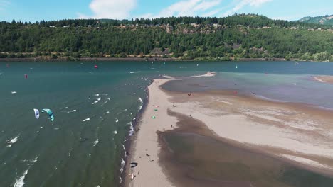 Hood-River-Kiteboarding-In-Der-Columbia-River-Gorge-Kiteboarding-Hood-River-Oregon