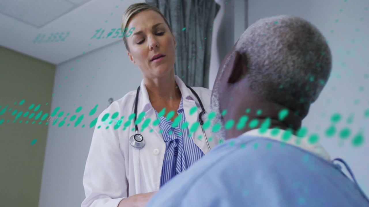 animación de procesamiento de datos y diagramas sobre una doctora caucásica hablando con un paciente