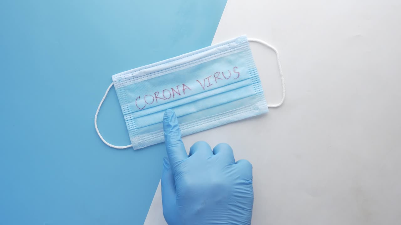 máscara y guantes de protección contra el coronavirus