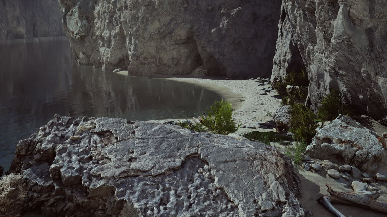 ⁇ 은 날에 산과 절벽과 함께 노르웨이 해의 해변 해안