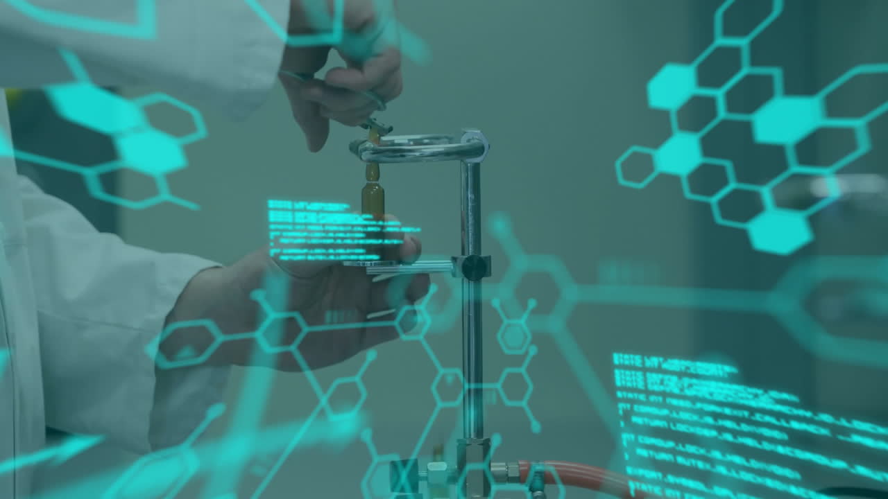 animación de la fórmula química y el procesamiento de datos sobre el científico caucásico haciendo un experimento