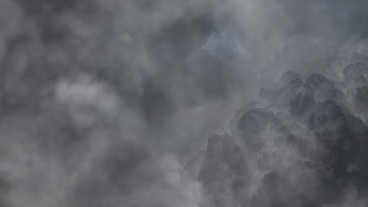 폭풍우 구름에 잡힌 번개 4k