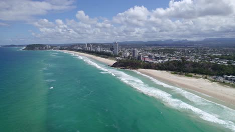 Ravishing-Stretch-Of-Coastline-In-Summer-At-The-Miami-Beach-In-Queensland,-Australia