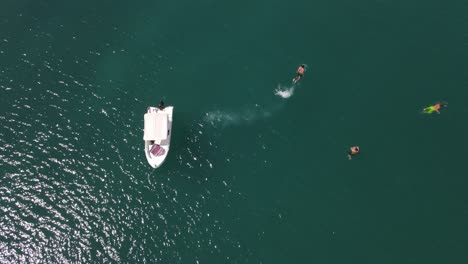 Boot-Meer-Schwimmer-Menschen