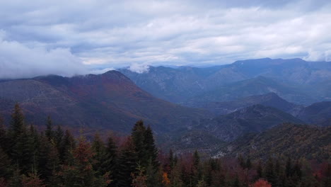 Aerial-view-of-mountains-and-colorful-trees