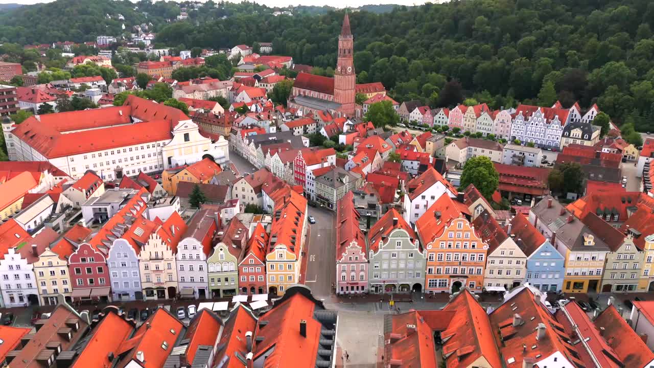 Capture the stunning juxtaposition of historic buildings and modern life in Landshut through breathtaking aerial footage.