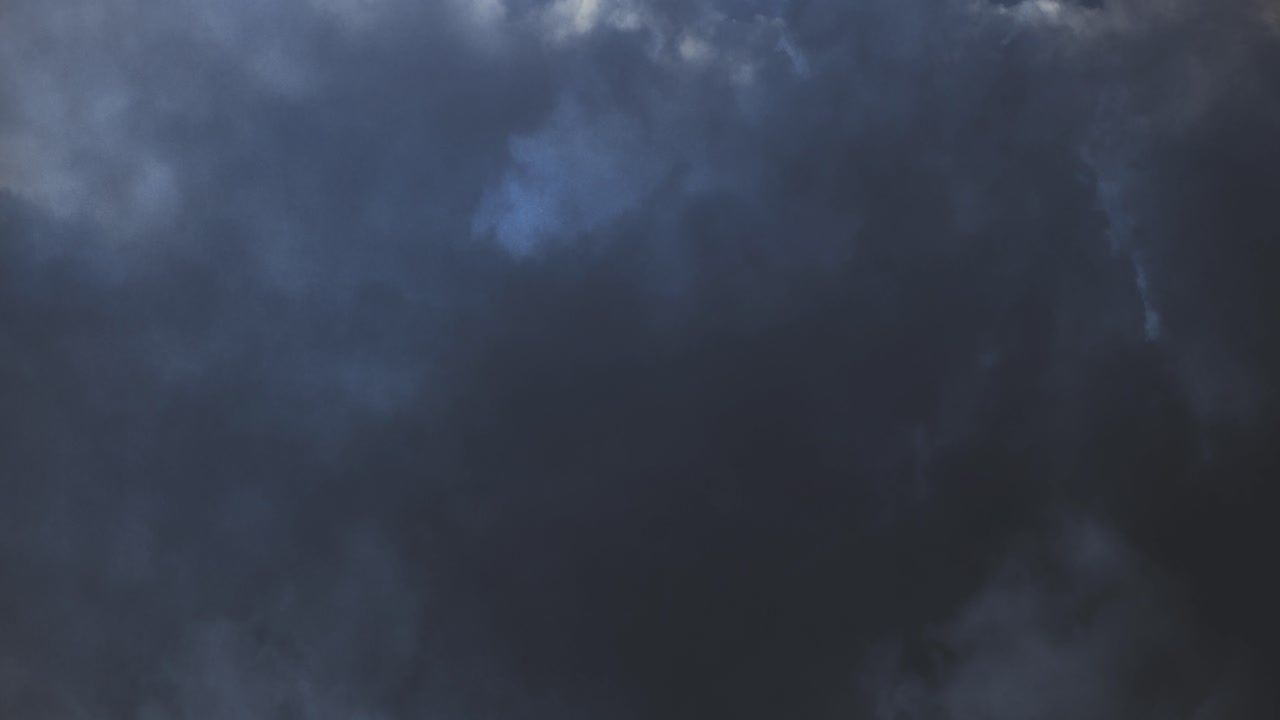 4k tormenta y ducha con relámpagos