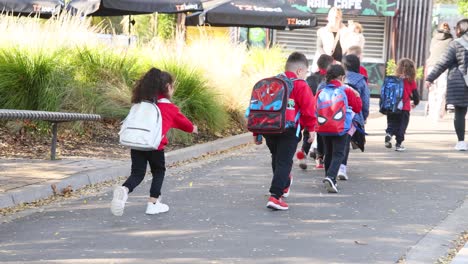 children walking together at melbourne zoo