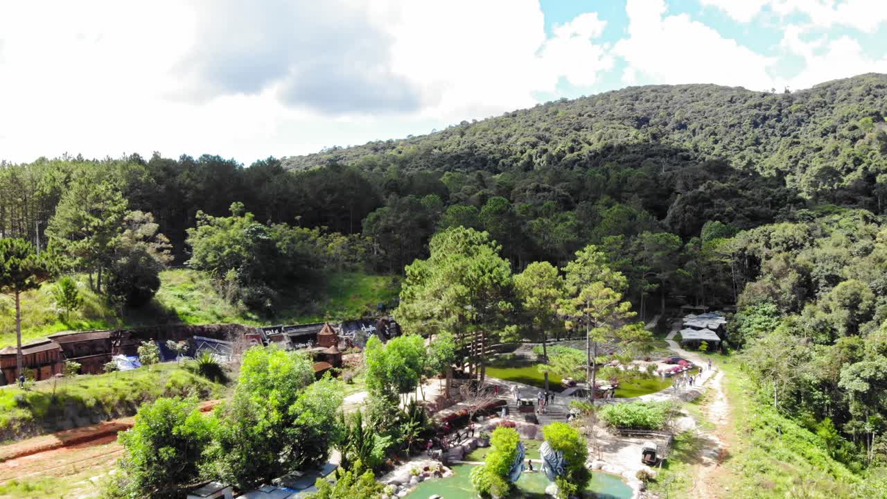 베트남 람동 지방 다라트 시 에 있는 점토 터널 의 돌리  ⁇