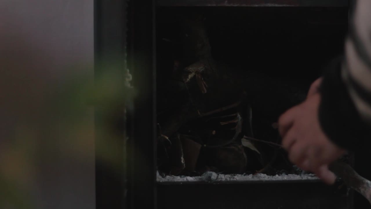 encender la chimenea con fósforos