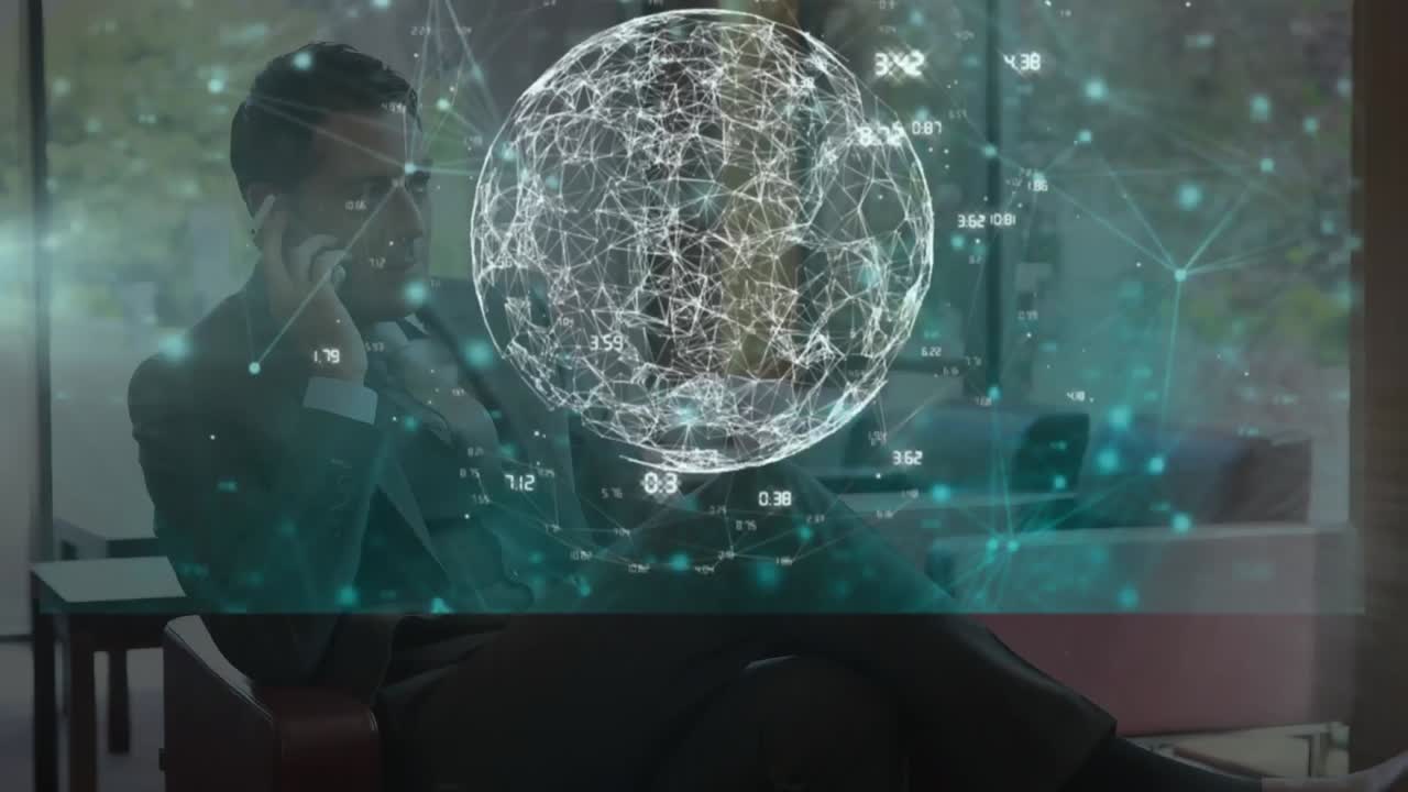 animación del procesamiento de datos financieros en pantallas sobre empresario caucásico en la oficina