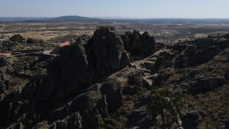 Schloss-Penha-Garcia-Und-Die-Umliegende-Landschaft-In-Portugal