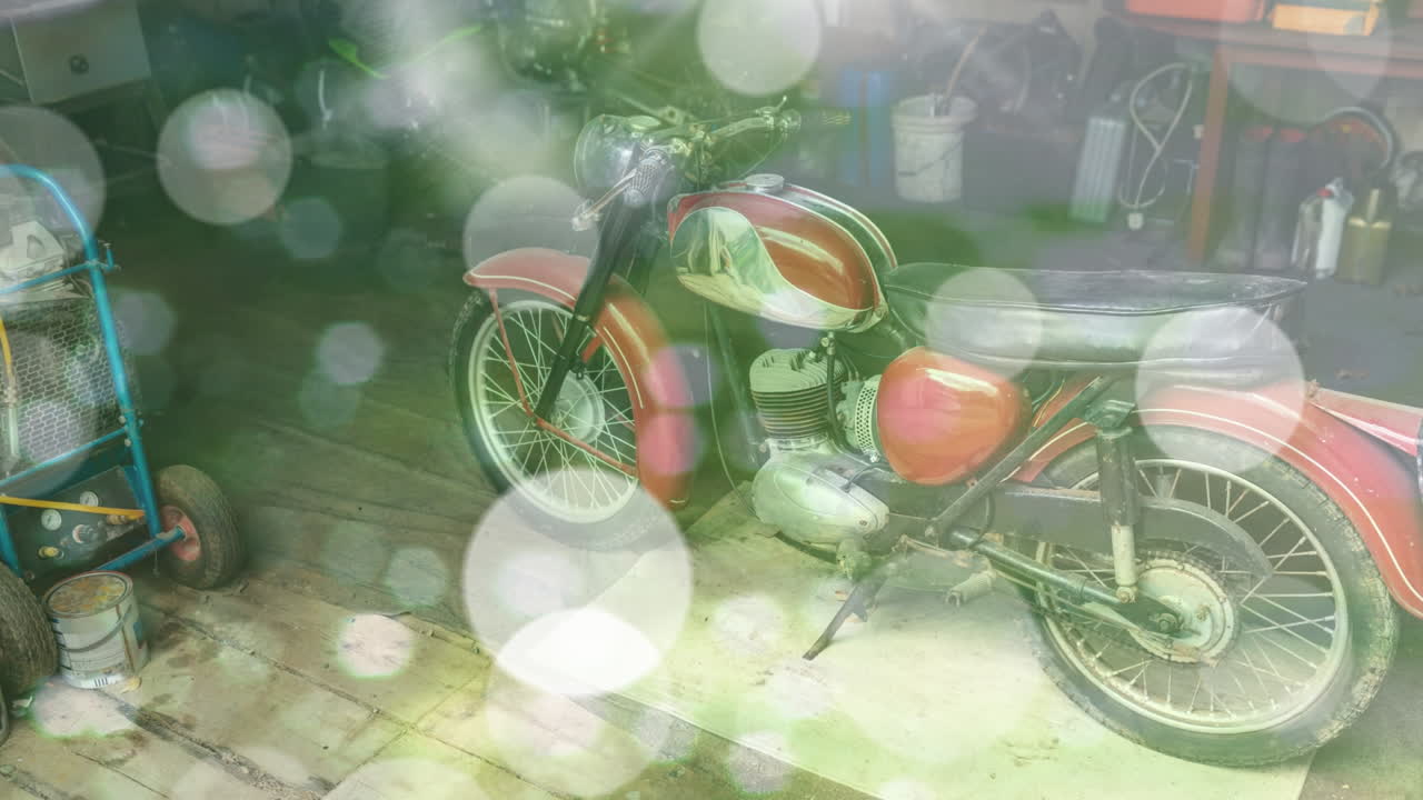 차고 에 있는 오토바이 위 에 반 ⁇ 이는 움직이는 불빛 의 애니메이션