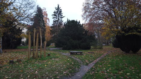 Panorámica-De-Derecha-A-Izquierda,-Otoño-En-Berlín,-Paseo-Por-El-Parque,-59,94-Fps,-Osmo-Djii-Pocket,-4k,-7-Seg