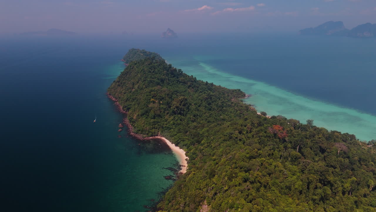 L'isola paradisiaca tropicale vista dall'alto