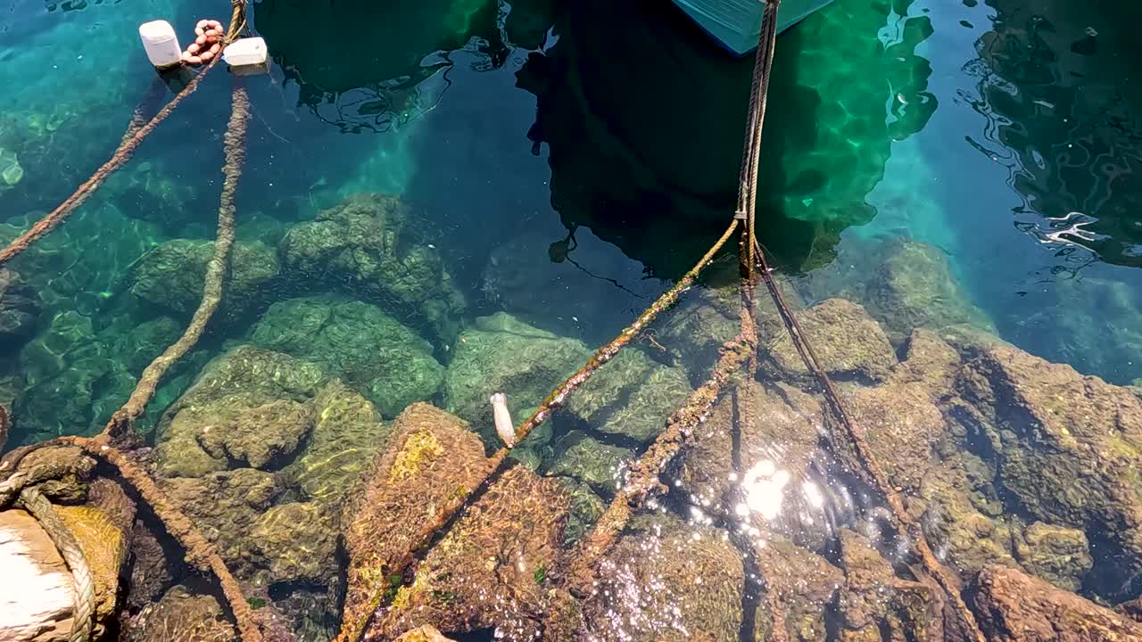 Ropes and rocks in clear water