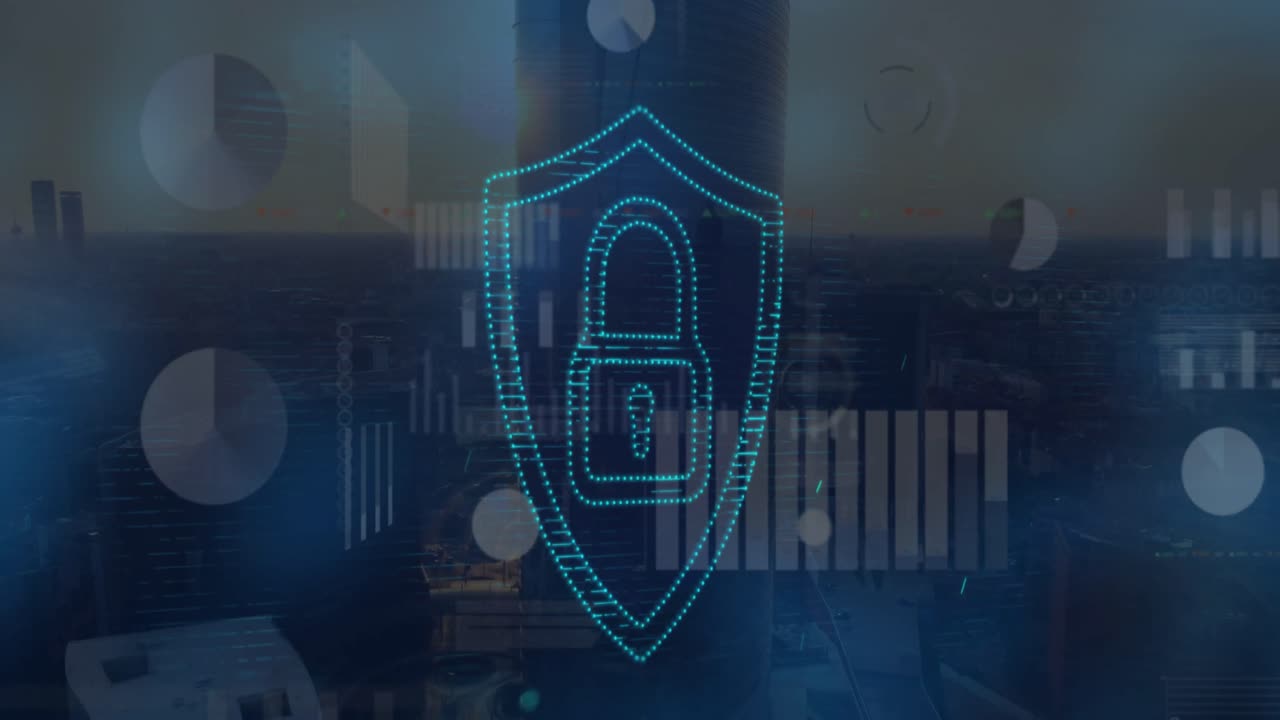 animatie van het pictogram van het veiligheidsslot en schermen met gegevensverwerking over een luchtbeeld van het stadsbeeld.