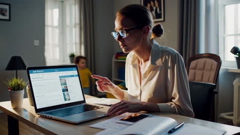 working mom balancing work and family at home