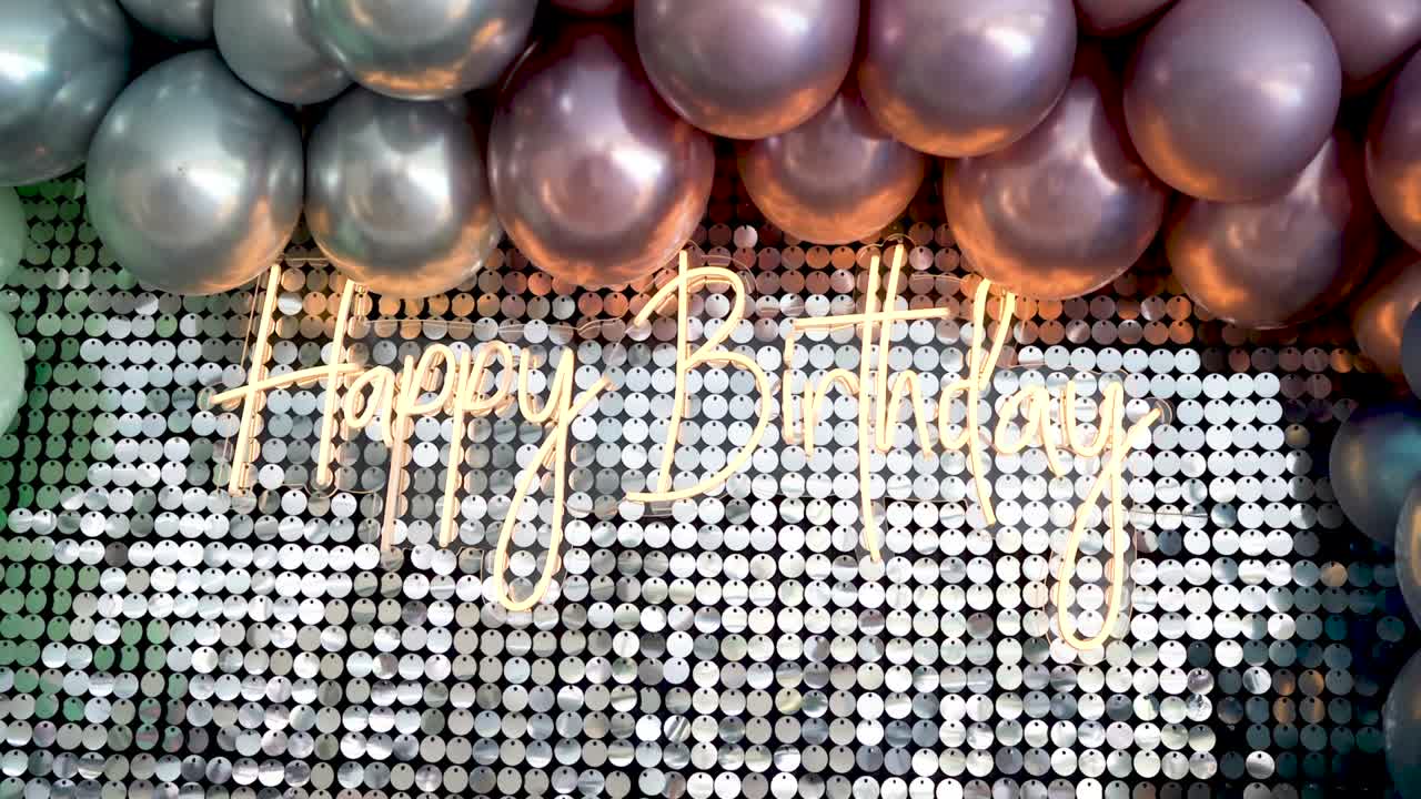 decoración de cumpleaños, feliz cumpleaños signo brillante