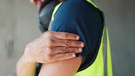 construction worker with shoulder pain