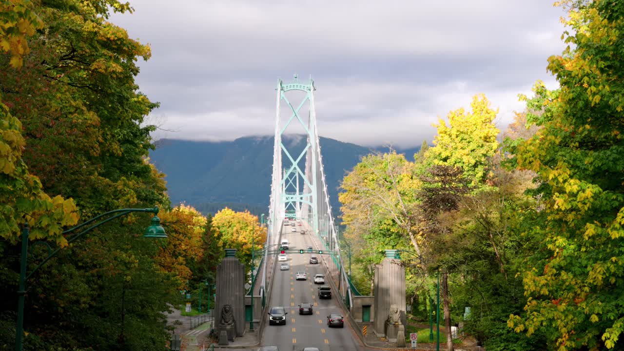 밴쿠버, bc 캐나다, 라이온스 게이트 다리 (lions gate bridge), 퍼스트 네로즈 다리 (first narrows bridge) 라고 불리는 이 다리는 버라드 인 ⁇ 의 퍼스트 네로즈 (first narrows) 를 가로질러 브리티시 컬럼비아의 밴쿠버 시를 연결하는 다리이다.