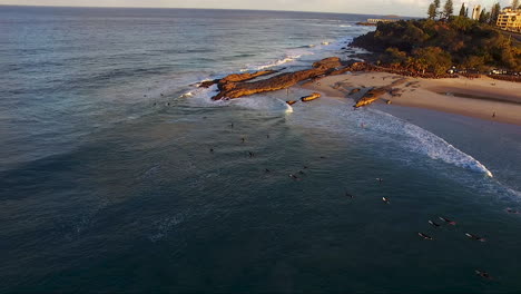 Toma-Aérea-De-Snapper-Rocks-Surf-Point-Break-Gold-Coast-Queensland-Australia