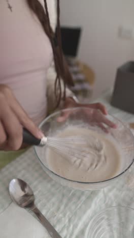 mujer horneando