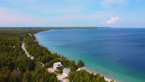 Wide-shot-of-beautiful-coast-of-Georgian-Bay,-Ontario,-Canada