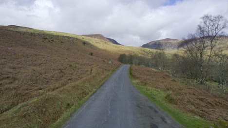 El-Camino-A-Las-Montañas-Valle-De-Mahon-Montañas-Comeragh-Waterford-Irlanda