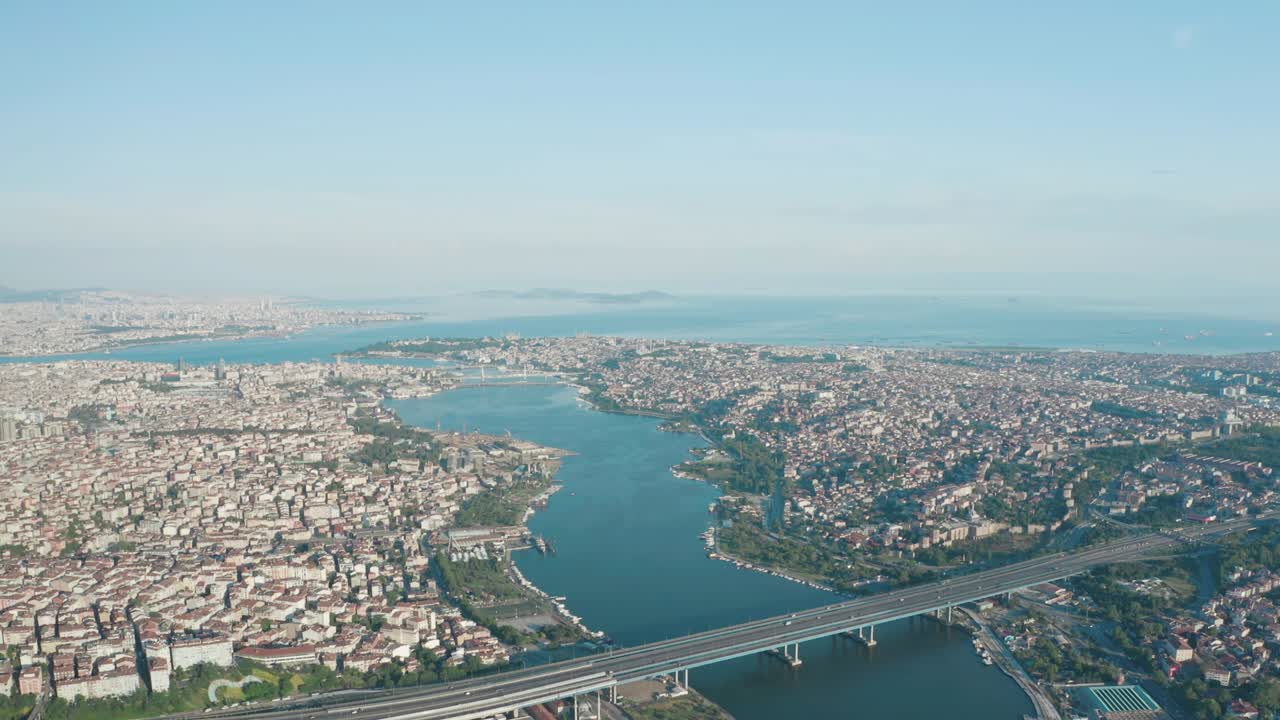 vista aérea del cuerno de oro en estambul. imágenes en 4k en turquía